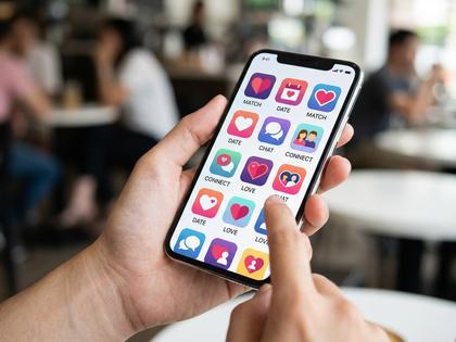 複数の出会い系アプリのアイコンが表示されたスマホ画面