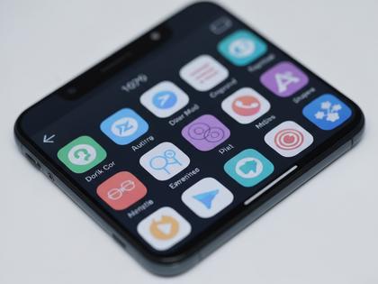 出会い系アプリのアイコンが並んだスマートフォン画面