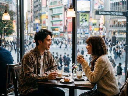渋谷のカフェで会話を楽しむ男女の様子