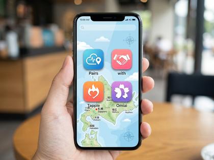 スマホ画面に複数のマッチングアプリアイコンが並んでいるイメージ