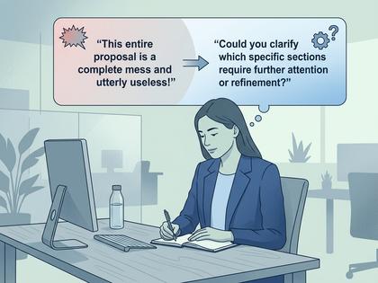 上司の指摘に対して落ち着いた表情でメモを取りながら受け答えする女性社員。800px×600px