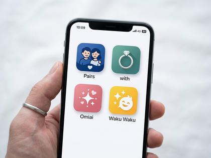複数のマッチングアプリのアイコンが並んだスマートフォンのホーム画面イメージ、800px×600px